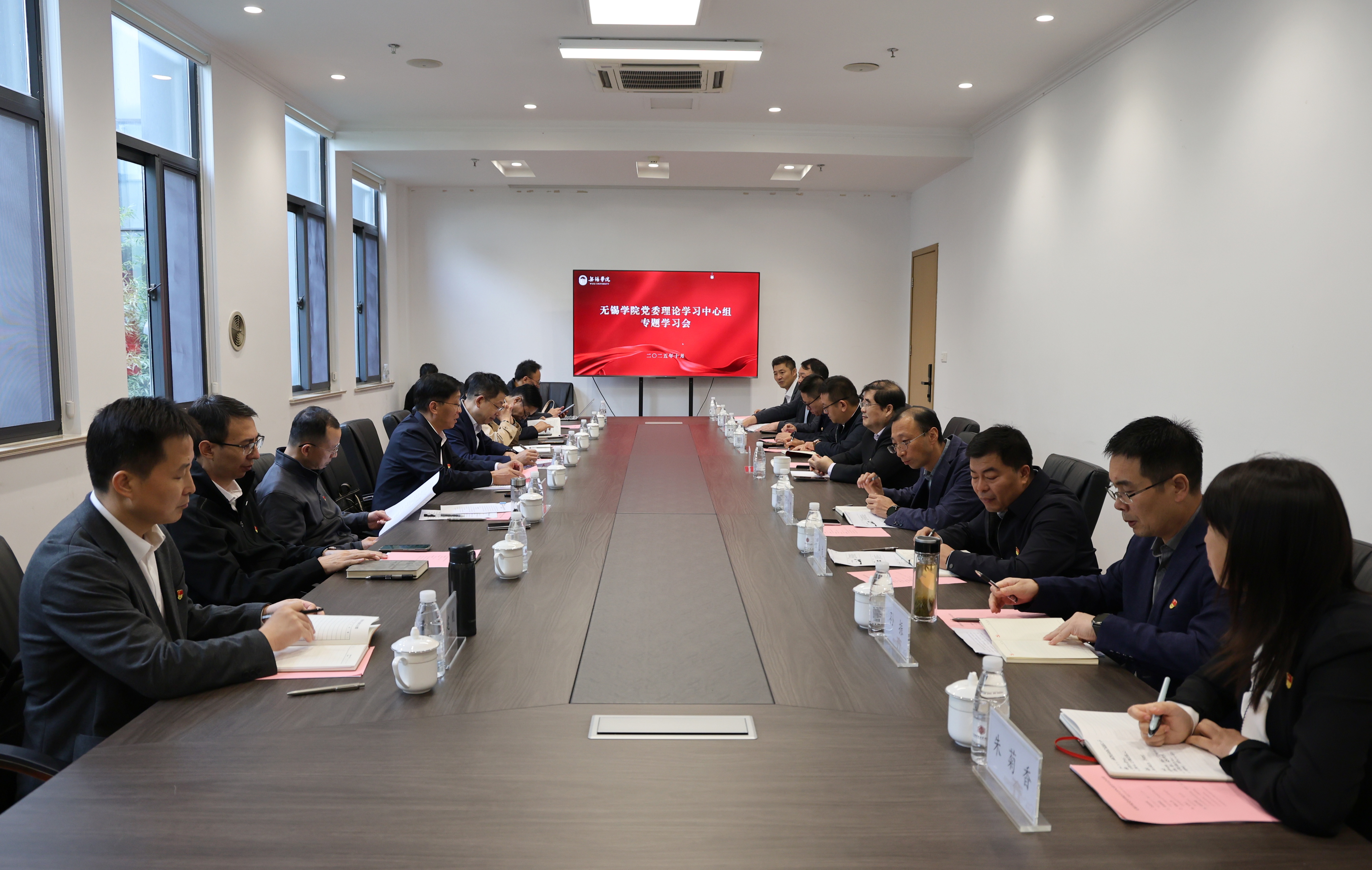 校党委理论学习中心组赴中国乡镇企业博物馆开展专题学习